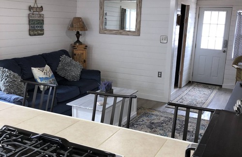Houghton Lake Cabin | Only 200 feet from Lake. Fire Pit,Kayaks & Bikes included! Longer Stay Discounts