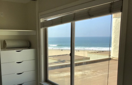 Huntington Beach Condo | Only Beach Front Condo Complex directly in the Sand - Walk to Pier, Eat, Fun !