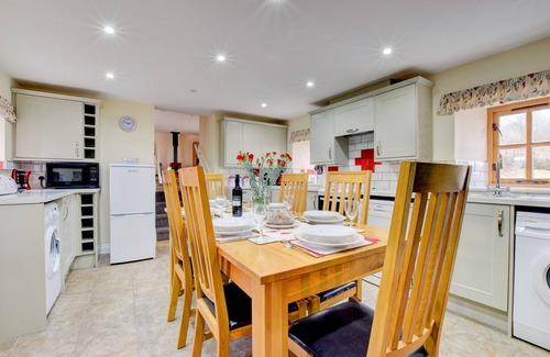 Trecastle House | Onnen Fawr Cottage - Two Bedroom House, Sleeps 6