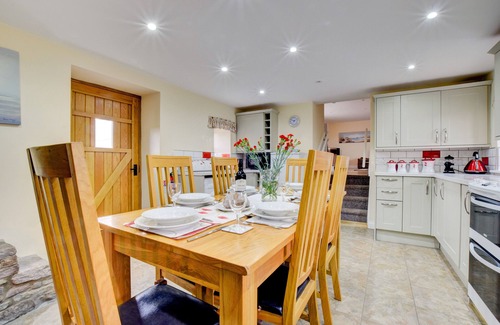 Trecastle House | Onnen Fawr Cottage - Two Bedroom House, Sleeps 6