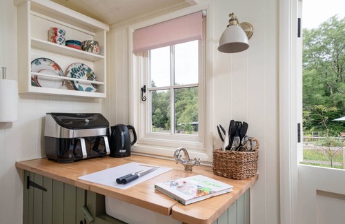 Oakford Cottage | ONNEN, pet friendly, with open fire in Aberaeron