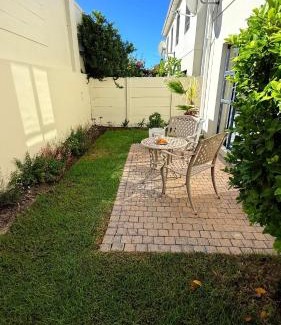Onrus House | Onrus Holiday Home with Pool