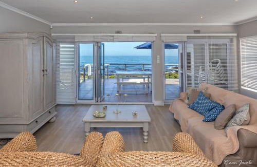 Gansbaai House | Ons C-Huis - Gansbaai Seafront Accommodation, back-up power