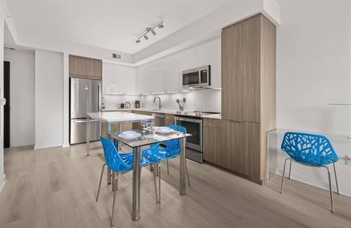 NoMa Hotel | Onsite Grill & Sun deck | nr Metro Red Line & Union Station