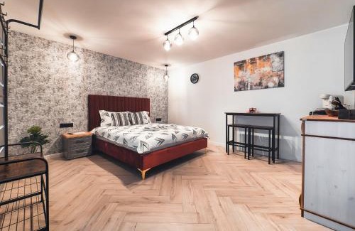 Three Oaks Apartment | Onyx Studios by Ben Apartments Near City Center