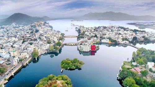 Lake Swaroop Sagar House | Oolala - Your lake house in the center of Udaipur