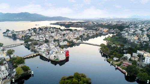 Lake Swaroop Sagar House | Oolala - Your lake house in the center of Udaipur