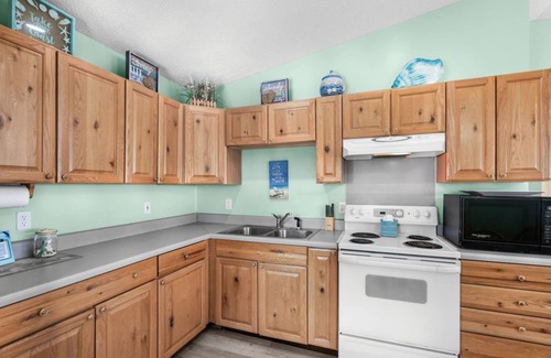 Surfside Beach House | Open + Airy home w/Golf Cart, in Ocean Lakes