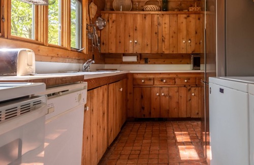 Amagansett North House | Open Floor Plan, Extensive Decking, Close to Gardiners Bay Beach and.