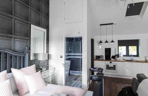 Egerton Apartment | Open plan Stylish Apartment in rural Kent