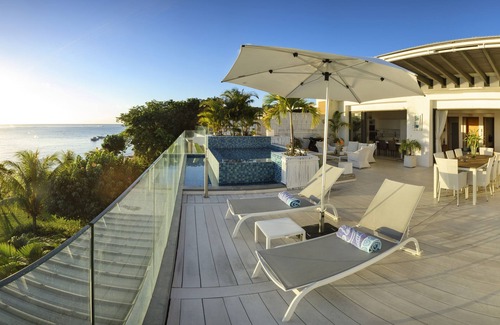 Wolmar Apartment | OPEN SKY penthouse | Cap Ouest, Wolmar | Feet in the water | Cleaning & cooking