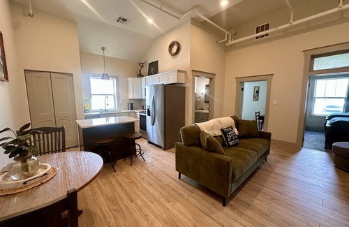 Frontier Apartment | Opera House Suites 3