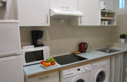 Vivienne Apartment | OPERA, LOUVRE, MONTMARTRE - TOURIST AREA-ELEVATOR - WIFI A/C 2 bedroom 2 bath
