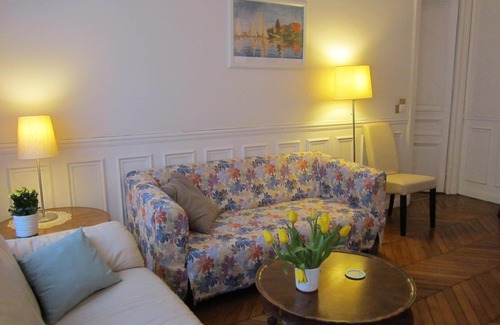 Vivienne Apartment | OPERA, LOUVRE, MONTMARTRE - TOURIST AREA-ELEVATOR - WIFI A/C 2 bedroom 2 bath
