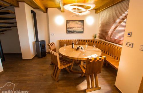 Velke Pavlovice Apartment | Opilé Sklepy