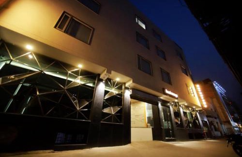 Behror Hotel | OPO HORIZON STANLEY, Delhi Airport
