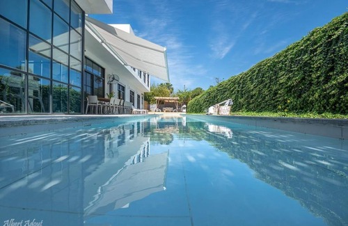 Pardes Hanna Villa | Oppa - accommodation villa in the atmosphere of a Hollywood movie