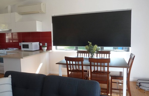 Bridport Apartment | Opposite Beaches - Short Walk to Shops & Eateries