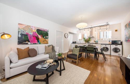 Elwood Apartment | Opposite Park - Nearby Beach