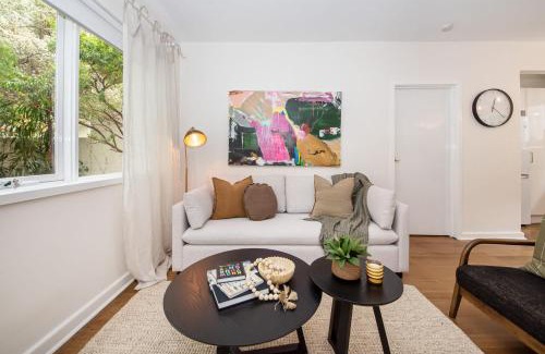 Elwood Apartment | Opposite Park - Nearby Beach