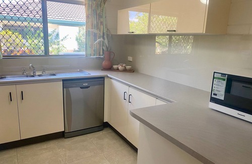 Hyde Park House | Opposite the Mater Hospital on Oxford!