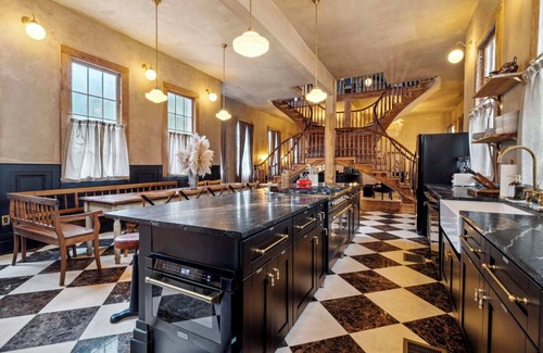 Faubourg Lafayette Villa | Opulent Art Deco Villa w Pool & Hot Tub 5bd|6.5ba