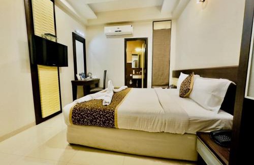 Sheehla Apartment | Opulent Oasis