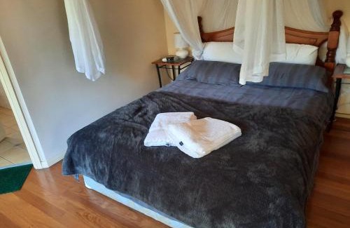 Bandon Grove Ski Chalet | Orana"Welcome" Cabin in The Tops