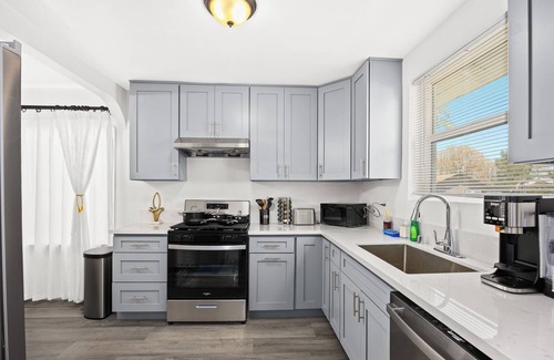 Lake Elsinore Apartment | Orange Grove Farmhouse in Lake Elsinore