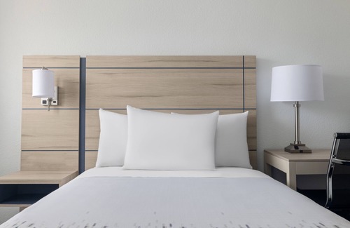 Tustin Hotel | Orange Grove Inn