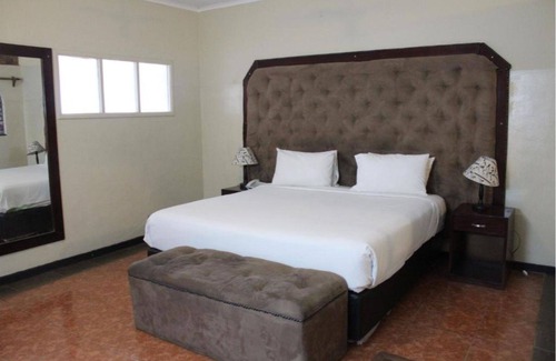 Chinhoyi Hotel | Orange Grove Motel