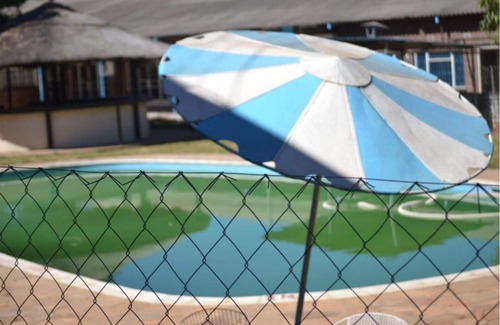 Chinhoyi Hotel | Orange Grove Motel