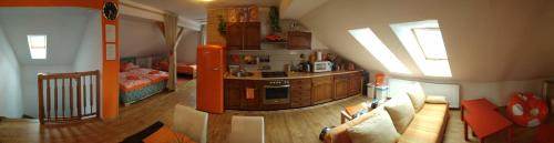 Kajov Apartment | Orange Loft Apartment