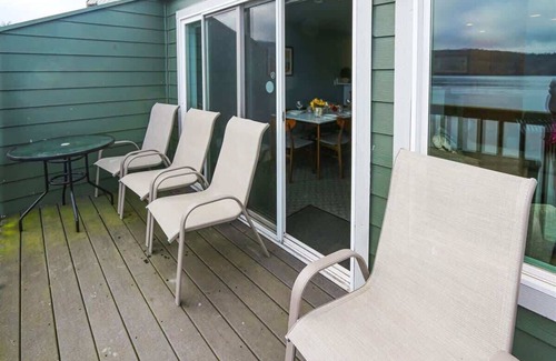 Adelma Beach House | Orca Oasis Condo Stunning Views Over Discovery Bay