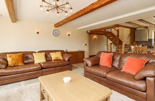 Fourstones Near Bentham Cottage | ORCABER FARMHOUSE, pet friendly, with hot tub in Austwick