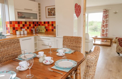 Findern Cottage | ORCHARD COTTAGE, pet friendly, character holiday cottage in Findern