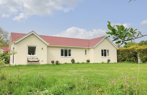 Findern Cottage | ORCHARD COTTAGE, pet friendly, character holiday cottage in Findern