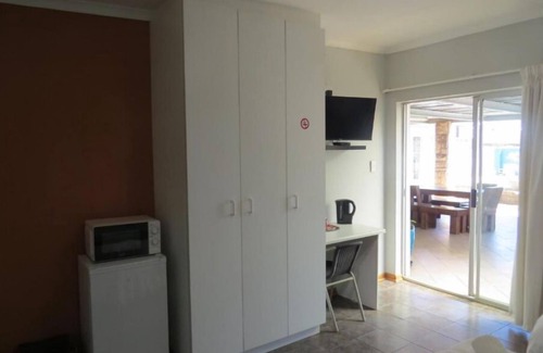 Fichardt Park Apartment | Orchard Guesthouse Twin Room