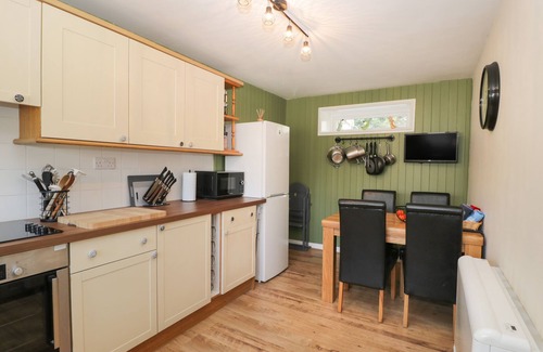 Malmesbury Cottage | ORCHARD HOUSE COTTAGE, pet friendly, with open fire in Malmesbury