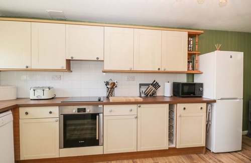 Malmesbury Cottage | ORCHARD HOUSE COTTAGE, pet friendly, with open fire in Malmesbury