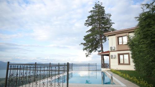Sapanca Villa | Orchid Hills - heated swimming pool