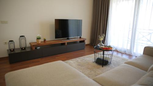 Sapanca Villa | Orchid Hills - heated swimming pool