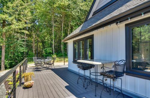 Sherwood House | Oregon Wine Country Retreat Sip and Dine Outside