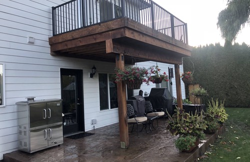 West Salem House | Oregon Winemakers Beautiful Colonial in Salem - Minutes to world class wineries