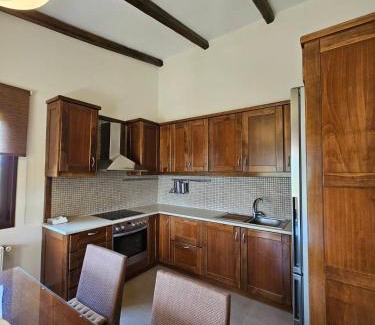 Plepi Apartment | Orestis' Family House