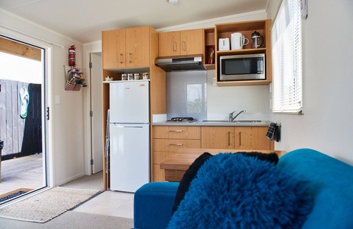 Orewa Cabin | Orewa Kiwi Cabins - Kea