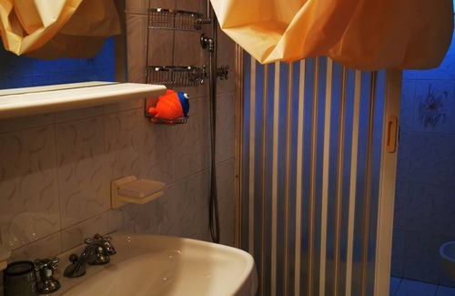 Raiano Bed & Breakfast | oriental room 2 double beds with private bathroom