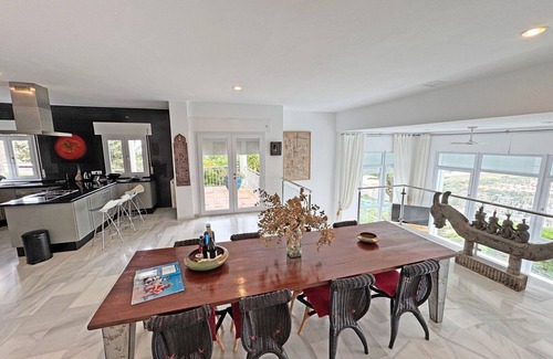 Atlanterra Ski Chalet | Oriental style villa with panoramic views, 6 pax FREE WIFI