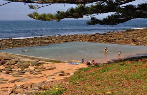 Macmasters Beach House | Original Lakefront Cottage