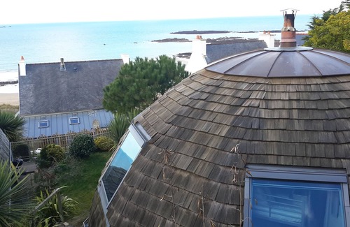 Locquirec House | Original round wood house T3 sea view